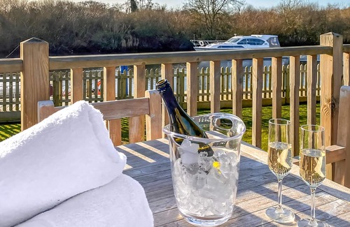 Brundall Cottage | 3 bedroom accommodation in Brundall, Norwich