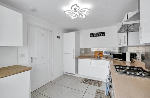 Maidenhead House | 3 Bedroom and 2 Bathroom House with Balcony & Parking