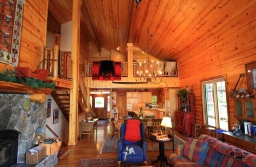 Truckee House | 3 bedroom and Loft, 3.5 bath, sleeps 6. Lakefront with Private Dock DLR#078