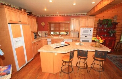 Truckee House | 3 bedroom and Loft, 3.5 bath, sleeps 6. Lakefront with Private Dock DLR#078