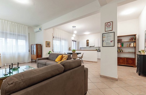 Quartiere XXXIII Lido di Ostia Ponente Apartment | 3-bedroom apartment in awesome Lido di Ostia with AC, WiFi