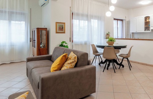 Quartiere XXXIII Lido di Ostia Ponente Apartment | 3-bedroom apartment in awesome Lido di Ostia with AC, WiFi