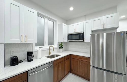 Fairview Apartment | 3-bedroom apartment in peaceful North Bergen with AC
