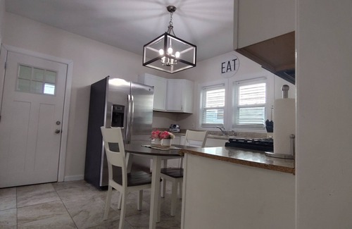 Buffalo Apartment | 3-bedroom apartment Buffalo-Niagara Falls neasy parking