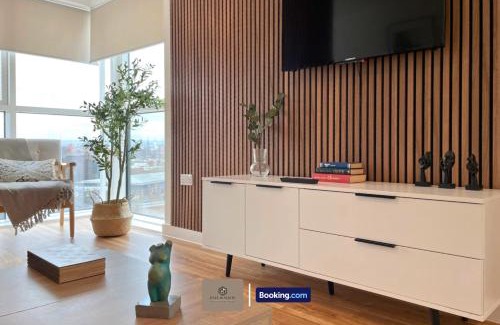 Trafford Apartment | 3 Bedroom Apartment By Paul & Malin Properties Short Lets & Serviced Accommodation Stretford With Free Parking & Gym Access