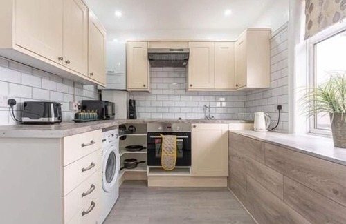 Coventry Apartment | 3 bedroom Apartment for 6 Guests with Free Parking