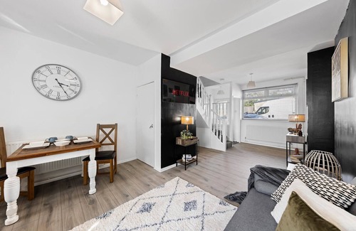 Rochester East Ward Apartment | 3-bedroom apartment in Amherst