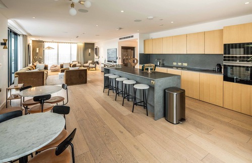 St. Pancras and Somers Town Apartment | 3-bedroom apartment in delightful London with WiFi, fitness room, AC