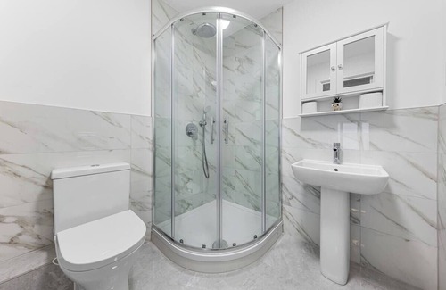 Tooting Apartment | 3-bedroom apartment in fabulous London with AC MR 3