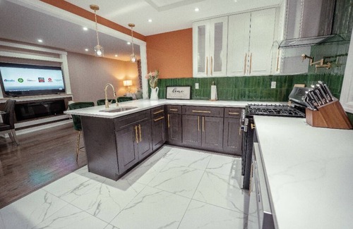 Georgetown Apartment | 3-bedroom apartment in beautiful Brooklyn with AC