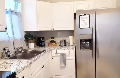 Midtown Apartment | 3-bedroom apartment in charming Savannah with AC