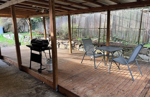 Bonney Lake Apartment | 3-bedroom apartment in fabulous Bonney Lake with WiFi, AC. Enjoy