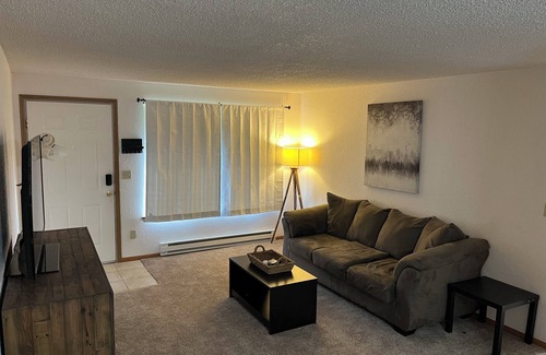 Bonney Lake Apartment | 3-bedroom apartment in fabulous Bonney Lake with WiFi, AC. Enjoy