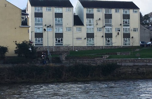 Kendal Apartment | 3-bedroom apartment, views of castle & river, central Kendal with parking & wifi