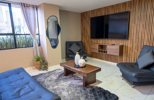 La Florida Apartment | 3 bedroom apartment, with arcade machine - 1 block from lleras park p7