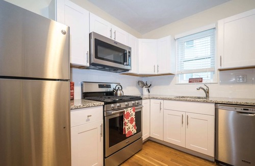 Allston Apartment | 3 Bedroom Apartment with Parking