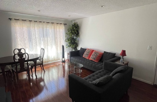 North Redondo Apartment | 3-Bedroom Apt - Heart of Redondo Beach. Near LAX/Northrup/Hospital/Forum/Sofi