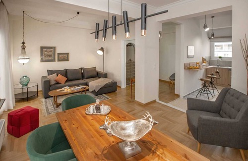 Plaka Condo | 3 bedroom apt next to Syntagma with Acropolis view, Luxury Apartment