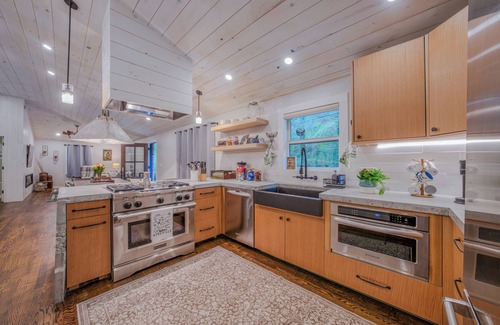Marshall House | 3 bedroom Artisan home in charming Marshall