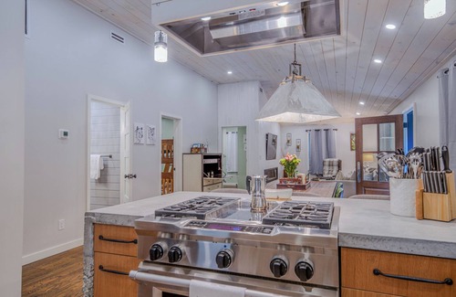 Marshall House | 3 bedroom Artisan home in charming Marshall