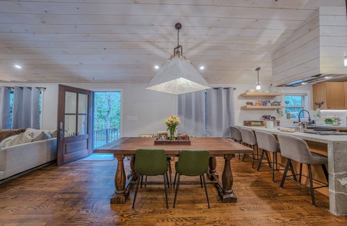 Marshall House | 3 bedroom Artisan home in charming Marshall