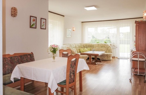 Breuna Apartment | 3 bedroom awesome apartment in Breuna