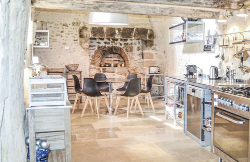 Cheille House | 3 bedroom awesome home in Cheille Bourg