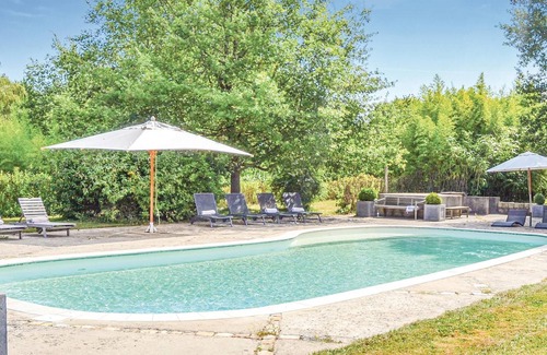 Cheille House | 3 bedroom awesome home in Cheille Bourg