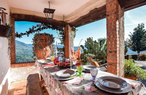 Greppolungo House | 3 bedroom awesome home in Camaiore