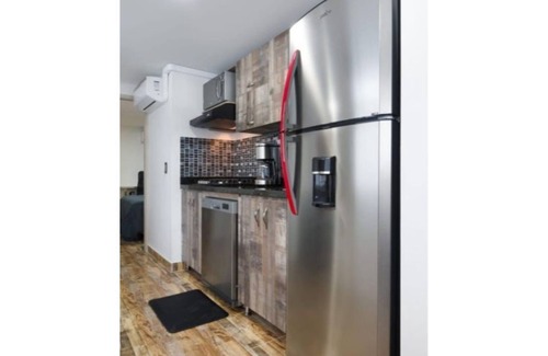 El Poblado Apartment | 3 Bedroom Balcony 3 Hot Tubs AC security