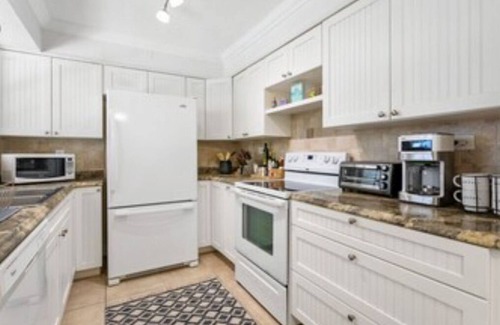 Santa Barbara Estates House | 3 Bedroom Beach House, Near All!