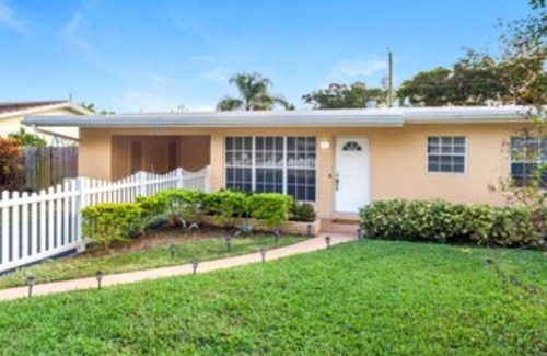 Santa Barbara Estates House | 3 Bedroom Beach House, Near All!
