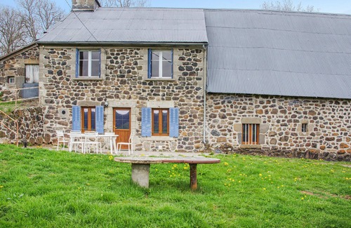 Saint-Hippolyte House | 3 bedroom beautiful home in Cheylade