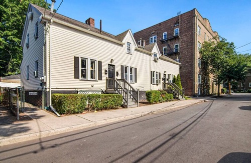 Glen Ridge Apartment | 3 Bedroom Beauty in Bloomfield