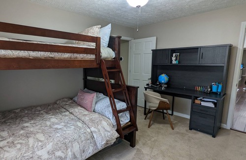 Marietta House | 3 Bedroom Bungalow - Large TV's - Patio - Sleeps 8