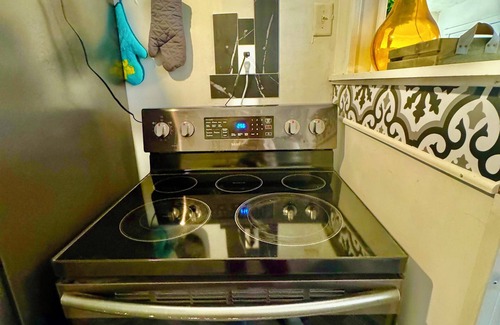 Urban Core House | 3-bedroom bungalow in fabulous downtown Springfield area in JAX FL- WiFi, AC