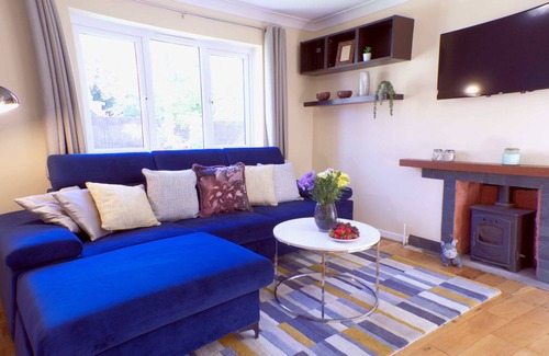 Cambridge House | 3 Bedroom Bungalow with Parking & Garden