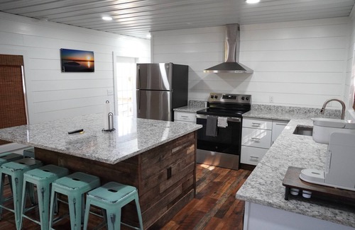 Cookson Cabin | 3-bedroom cabin at Sixshooter Marina