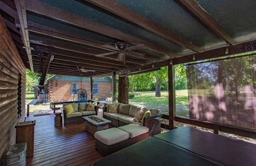 Valley View Cabin | 3-bedroom cabin in wonderful Valley View with hot tub! Sleeps 6!