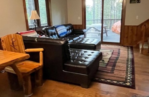 Rapid City Cabin | 3-bedroom cabin Sleeps 8 Close to ATV Trails with WiFi