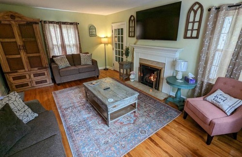Richmond House | 3-Bedroom Cape Cod Oasis, Private Yard, Fire Pit
