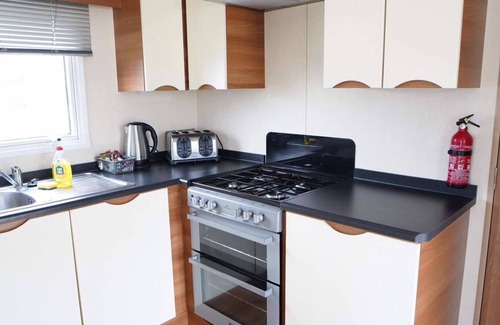 Hunstanton Ski Chalet | 3 Bedroom Caravan at Manor Park Hunstanton