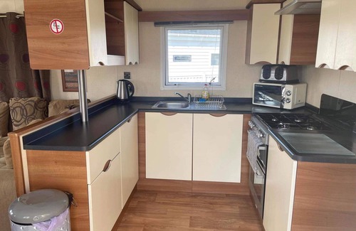 Hunstanton Ski Chalet | 3 Bedroom Caravan at Manor Park Hunstanton