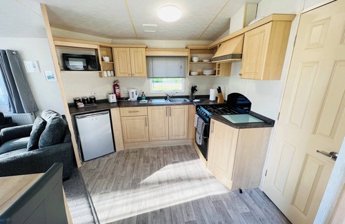 Shanklin House | 3 Bedroom Caravan, Shanklin, Sleeps 6, Dog Friendly