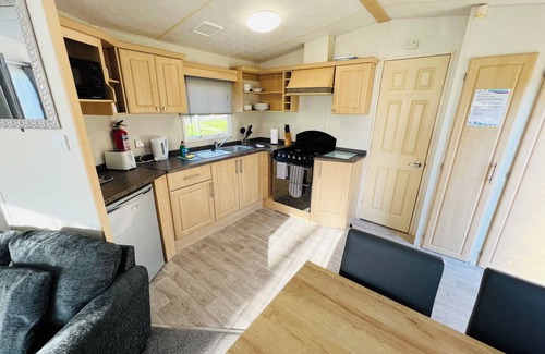 Shanklin House | 3 Bedroom Caravan, Shanklin, Sleeps 6, Dog Friendly