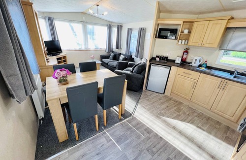 Shanklin House | 3 Bedroom Caravan, Shanklin, Sleeps 6, Dog Friendly