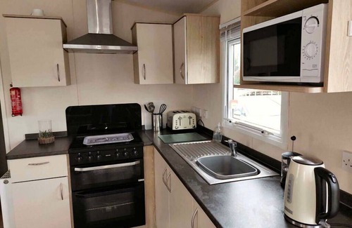 Skegness Cabin | 3 Bedroom Caravan - Sleeps 8 - Pets & Free Parking