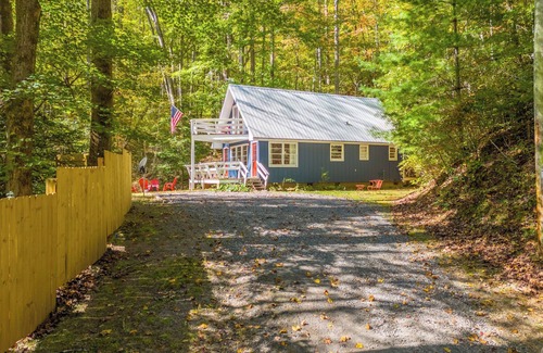 Whittier Ski Chalet | 3-bedroom chalet in marvelous Whittier with fireplace, private balcony