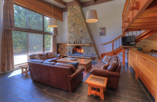 Crackenback Ski Chalet | 3 Bedroom Chalet No.3 with loft - sleeps 10