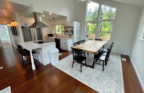 Alexandria Ski Chalet | 3 Bedroom Chalet with Hot tub on 3 private acre in the foothills of White Mnts